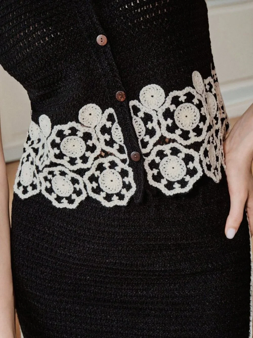 Black Casual Women's Hollow Embroidered Sleeveless Knit Vest Top